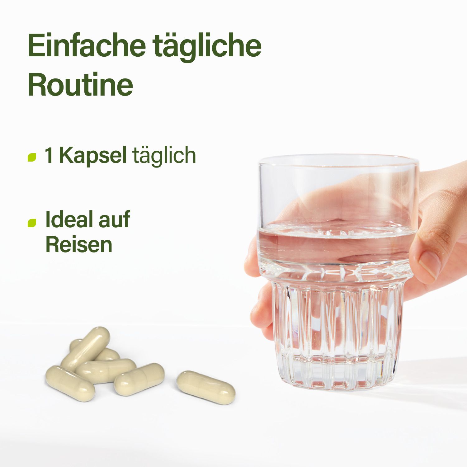 Kapseln neben Glas Wasser. Text: Einfache tägliche Routine. 1 Kapsel täglich. Ideal auf Reisen.
