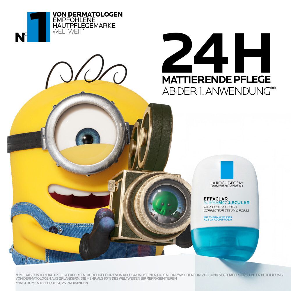 Minion hält La Roche Posay Effaclar Supramolecular Flasche vor einer Kamera, im Hintergrund Sterne.