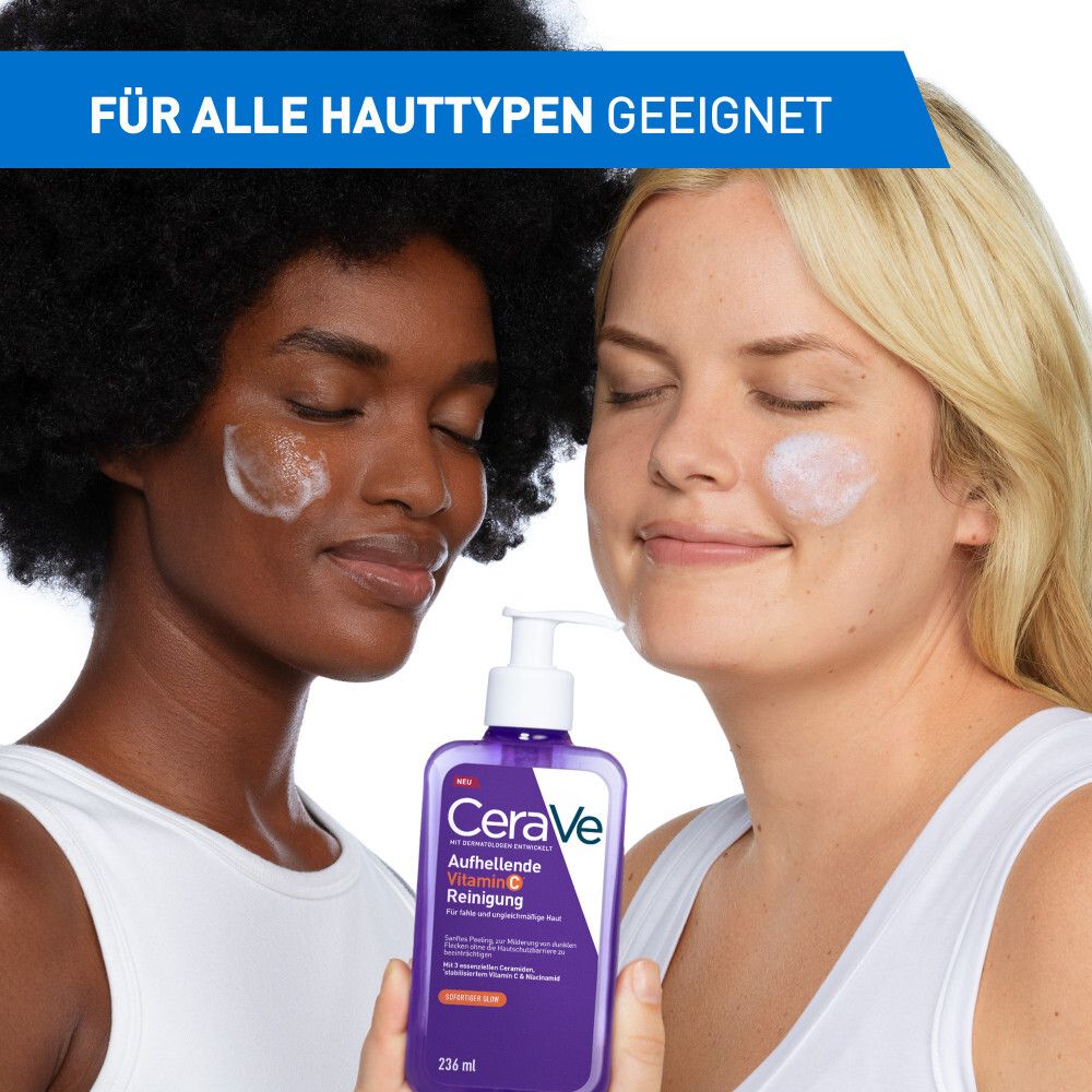 Zwei Frauen mit CeraVe Aufhellende Vitamin C Reinigung. Für alle Hauttypen geeignet.