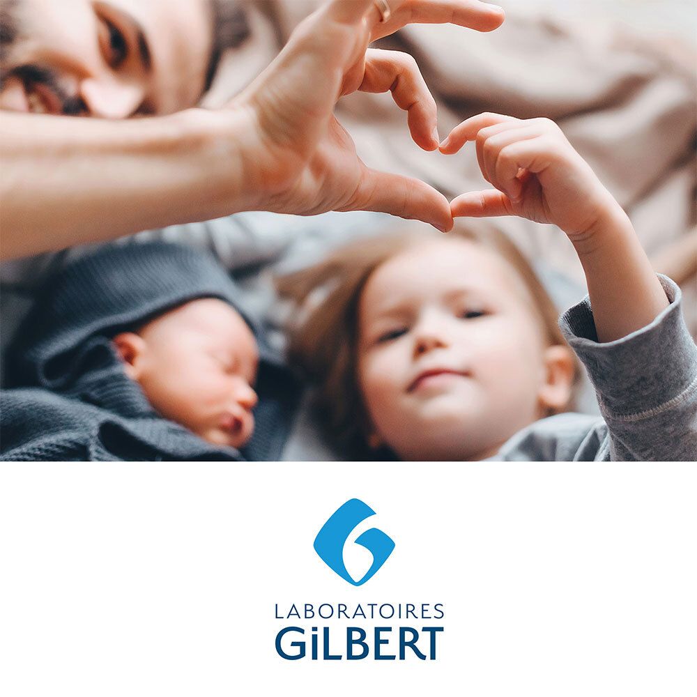 Eltern und Kinder formen ein Herz. Logo: Laboratoires Gilbert. Text in französischer Sprache.