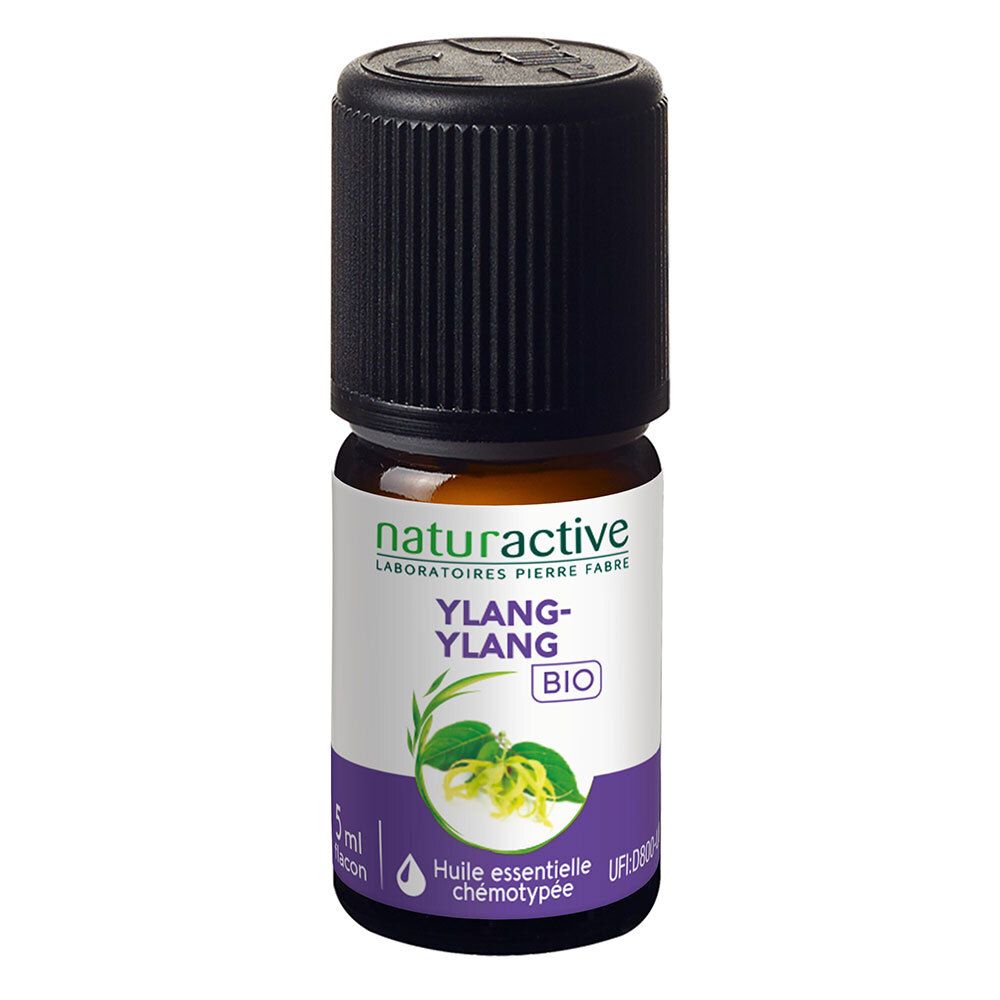 Kleines Fläschchen Ylang-Ylang-Öl mit schwarzem Deckel. Aufschrift: Naturaktives biologisches ätherisches Öl. Flakon 5 ml.