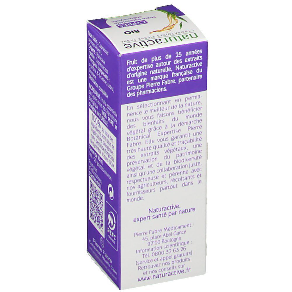 Boîte avec texte. Inscription: Naturactive, BIO, Cyprès. Texte sur les ingrédients et la marque.