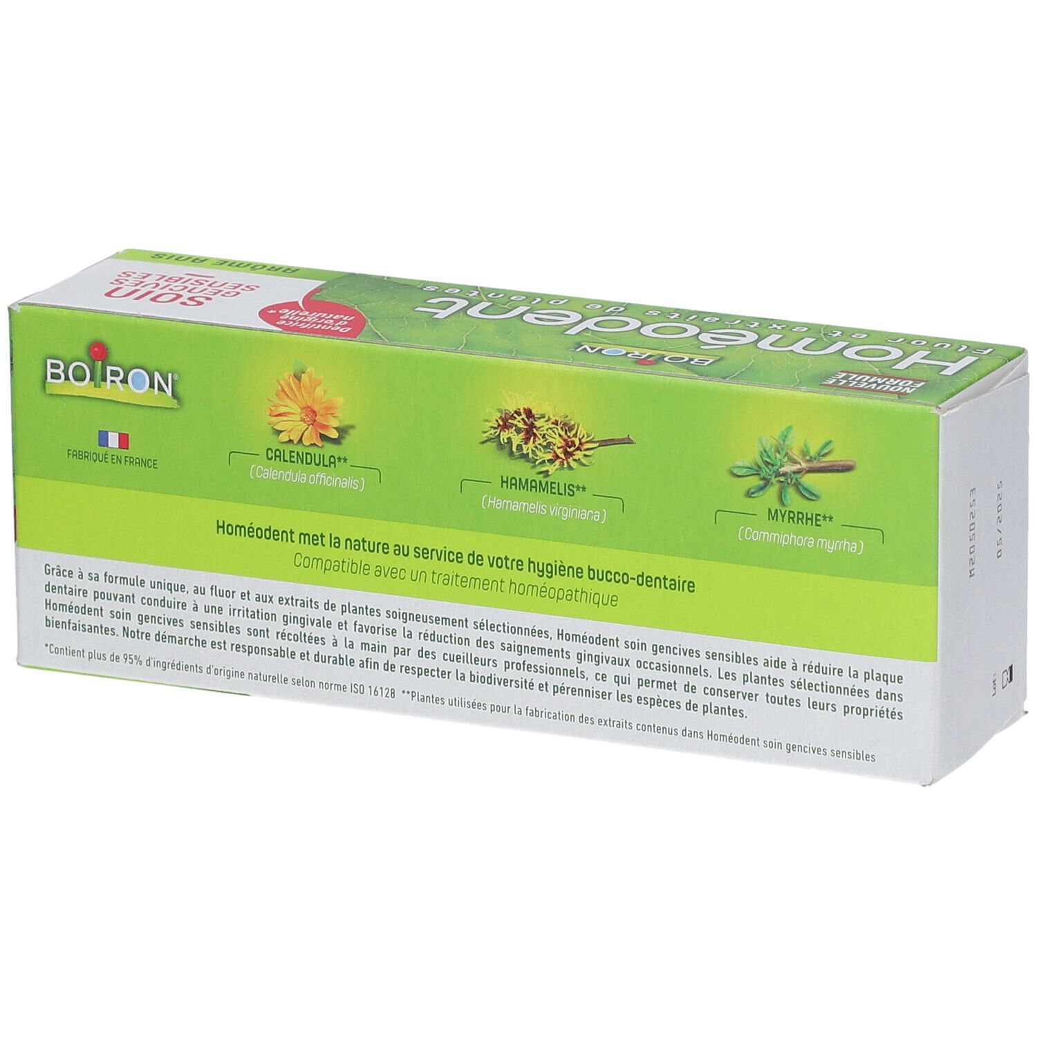 Zahncreme-Verpackung. Rückseite mit Inhaltsstoffen und Logo. Text: 'Homeodent' und 'Boiron'.