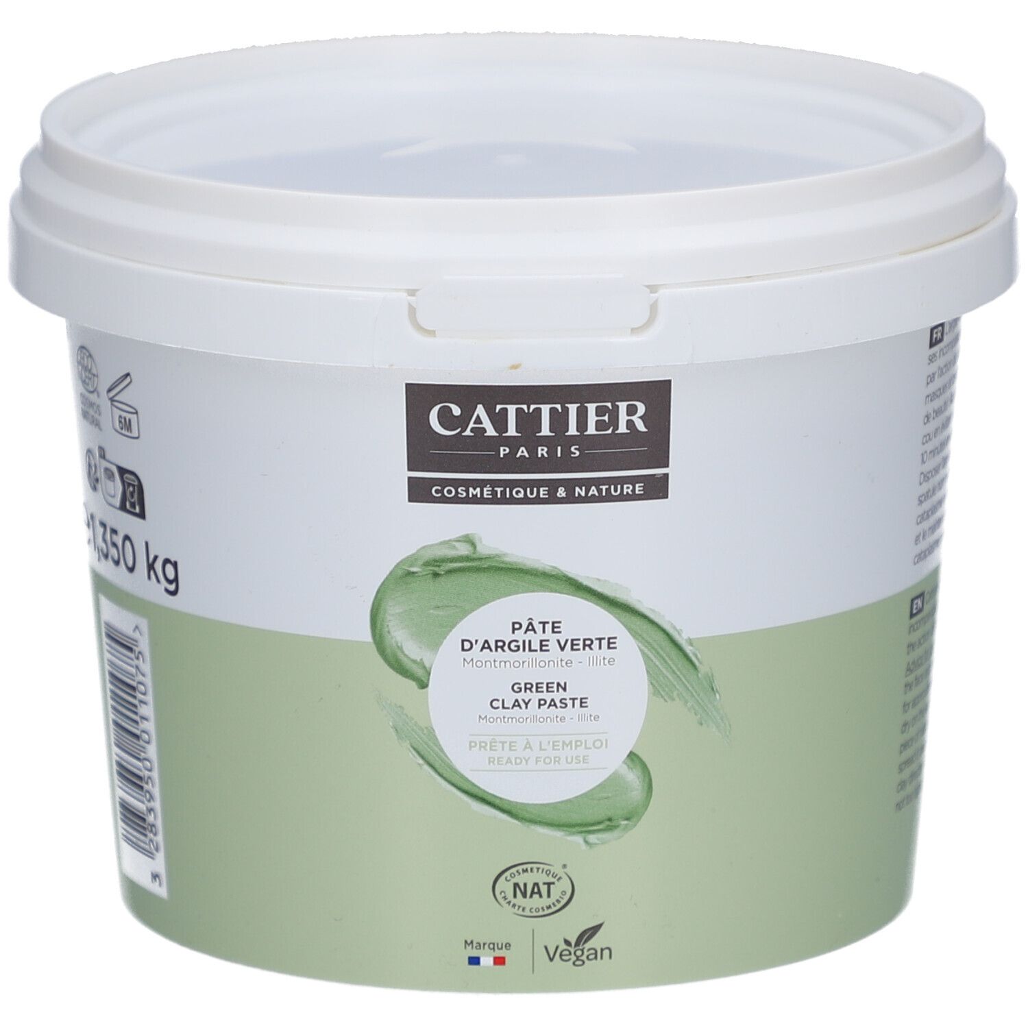 Seau blanc avec étiquette verte. Inscription: Cattier Paris, Pâte d'Argile Verte, Prête à l'emploi. Vegan.