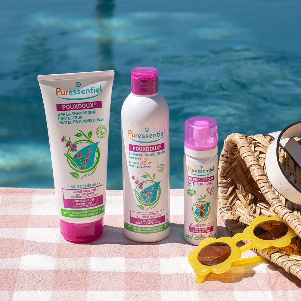 Produkt-Ensemble: Tube, Shampoo, Spray. Alle mit POUXDOUX®-Logo. Am Pool. Sonnenbrille und Tasche.