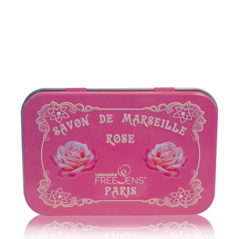 Rosa Metallbox mit Aufschrift "SAVON DE MARSEILLE ROSE". Zwei Rosen und Logo. "Laboratoire FREESENS PARIS".