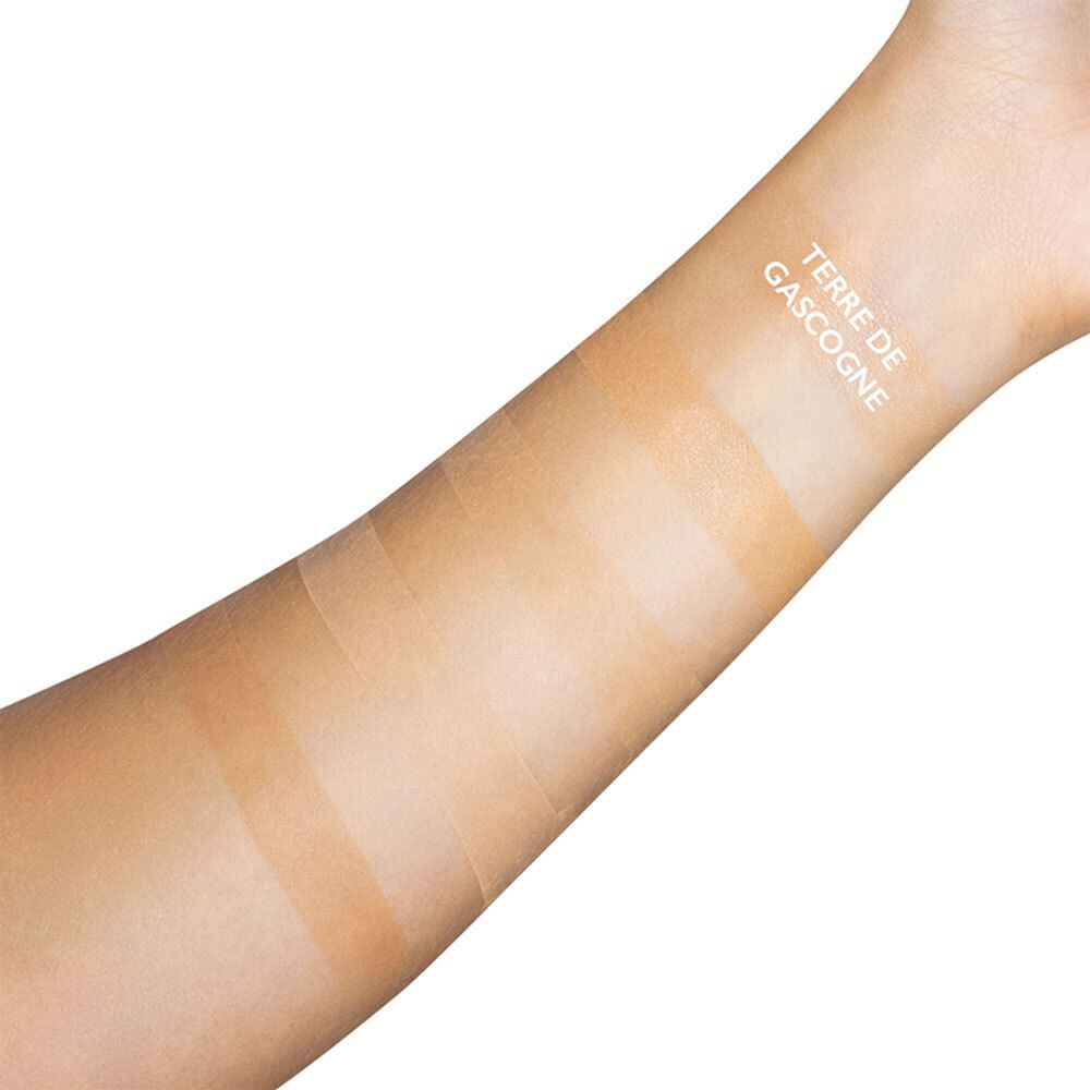 Arm mit vier Farbmustern. Aufschrift: Terre de Gascogne. Farbtöne: hellbraun bis mittelbraun.