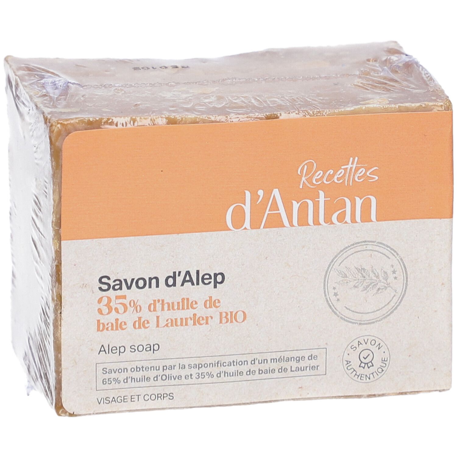 Savon emballé. Inscription "Recettes d'Antan Savon d'Alep 35% d'huile de bale de Laurier BIO" sur l'emballage.