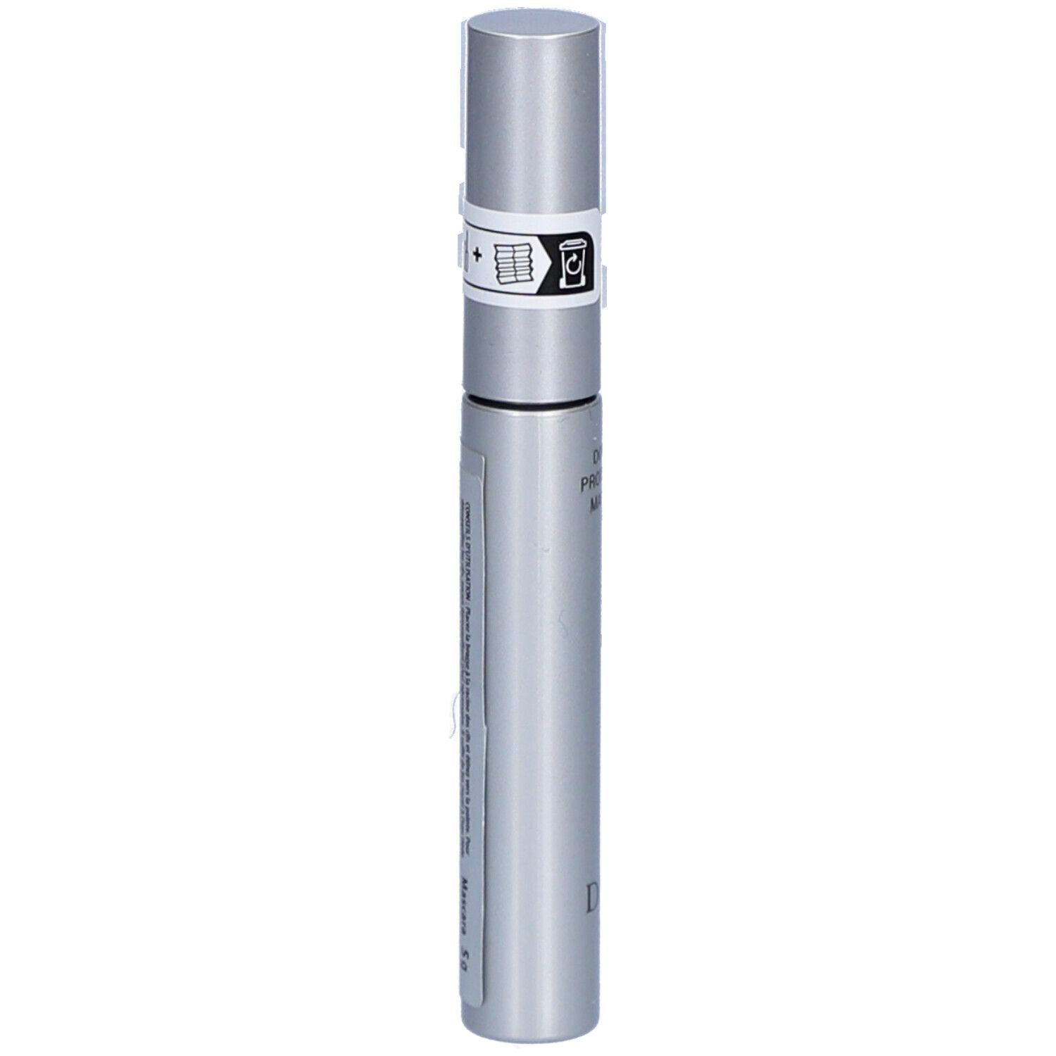 Tube de mascara argenté avec texte noir. Inscription : DOUBLE PROTECTION MASCARA. Un sceau sur le couvercle.