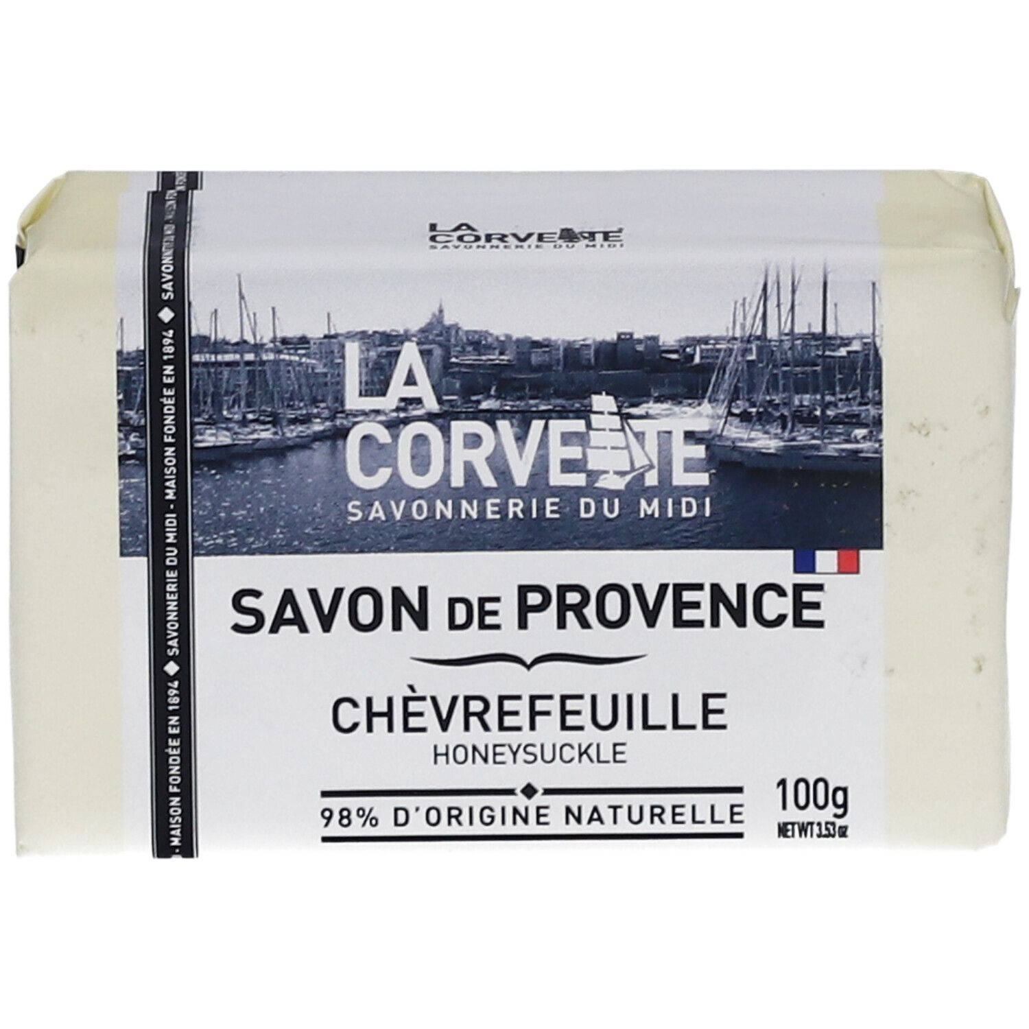 Savon emballé. Inscriptions: Savon de Provence Chèvrefeuille, 98% d'origine naturelle. Logo et nom de marque.