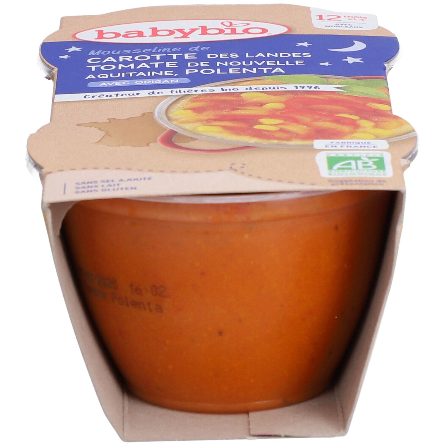 Verpackung mit Babybio-Mousse mit Karotten, Tomaten und Polenta. Der Becher ist teilweise sichtbar, mit Produktinformationen.