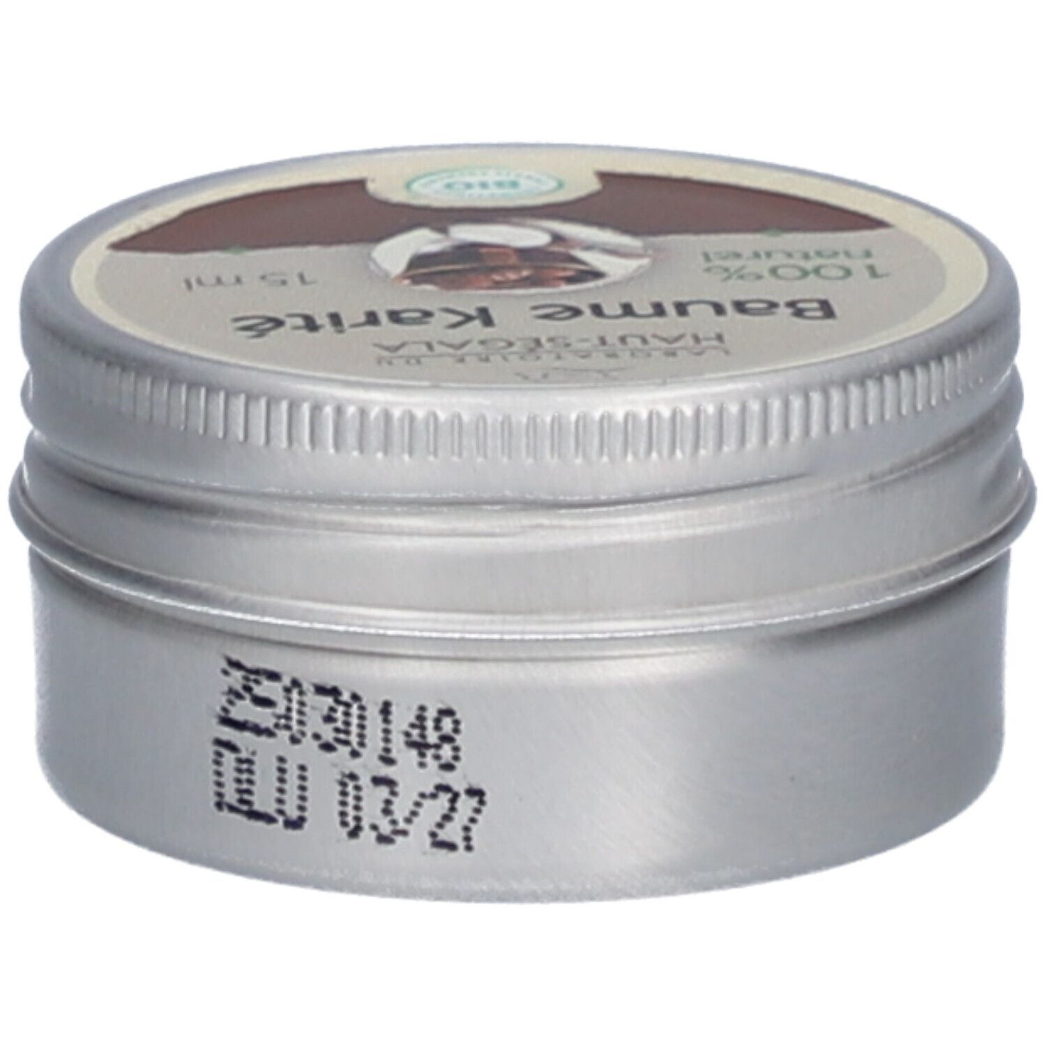 Metall-Dose mit Deckel. Aufschrift 'Baume karité' und '15 ml'. Bio-Zertifizierung. Bodenansicht mit Datum.