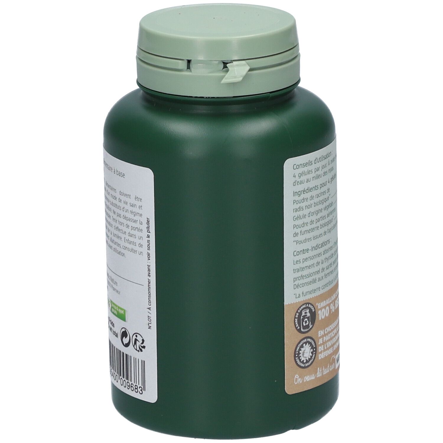 Grüne Flasche, Seitenansicht. Etiketten mit Informationen. Mit Recycling- und Vegan-Siegel.