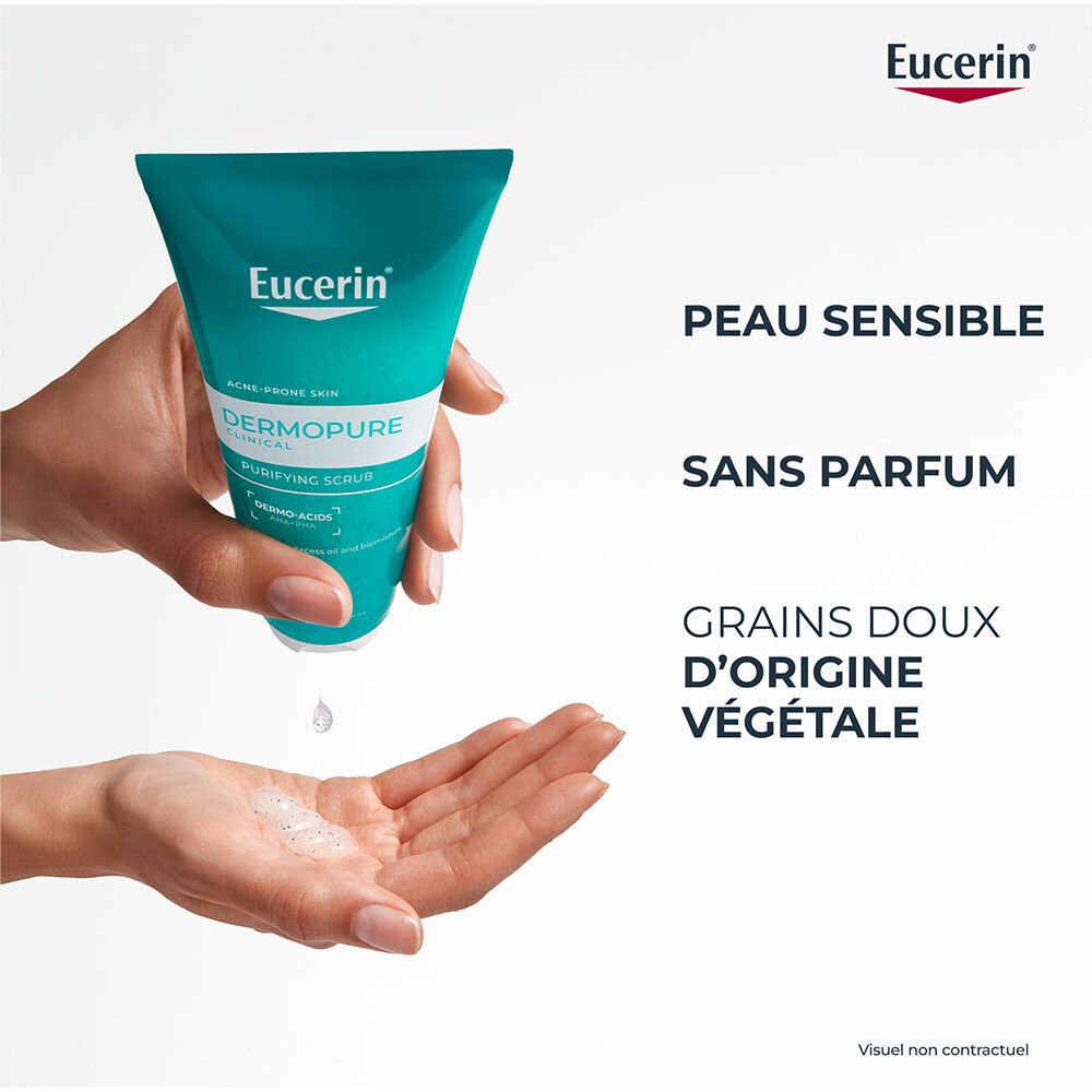 Hände halten Eucerin DermoPure Peeling. Text: Peau sensible, Sans parfum, Grains doux.