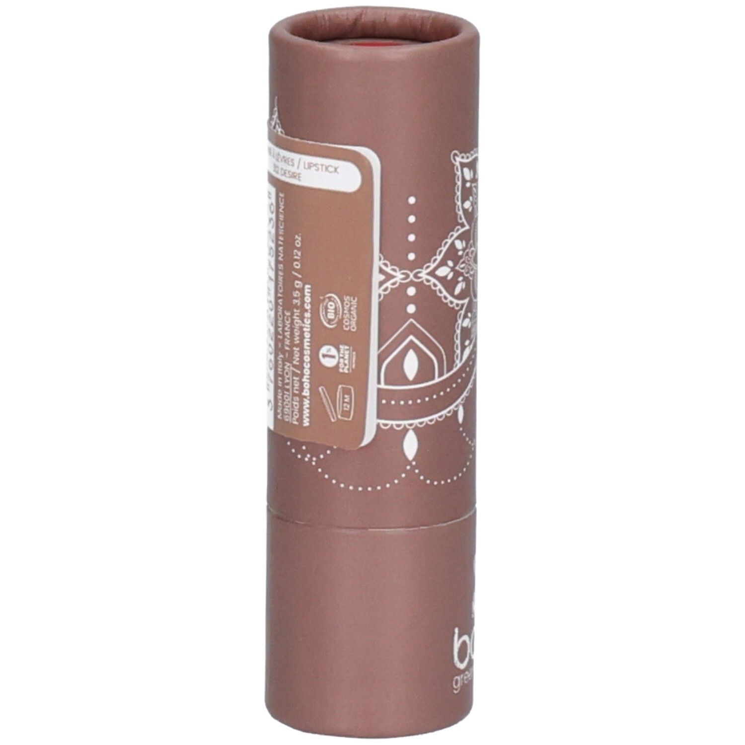 Lippenstift in brauner Kartonverpackung. Etikett mit Produktinformationen. Marke: bo.ho green make-up.