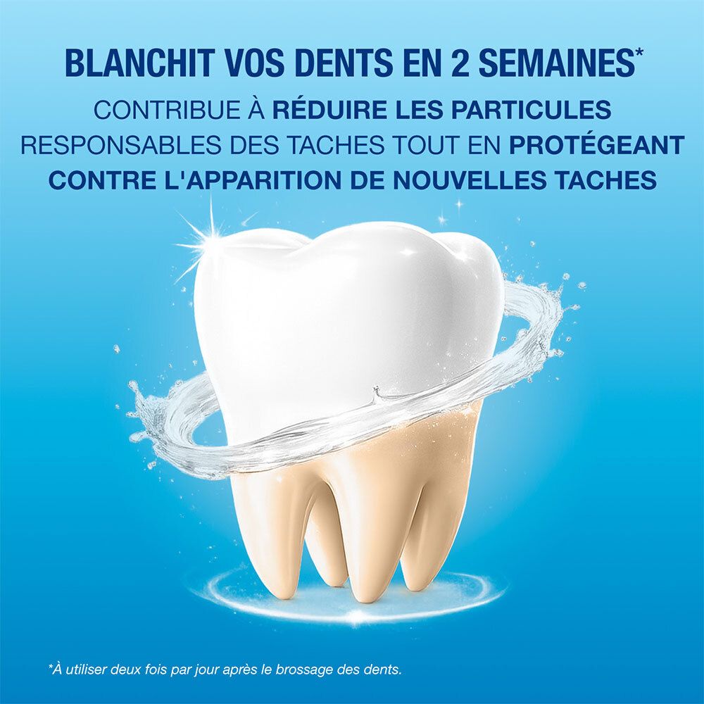 Une dent est montrée, blanchie en 2 semaines par CB12 White, avec des éclaboussures d'eau.