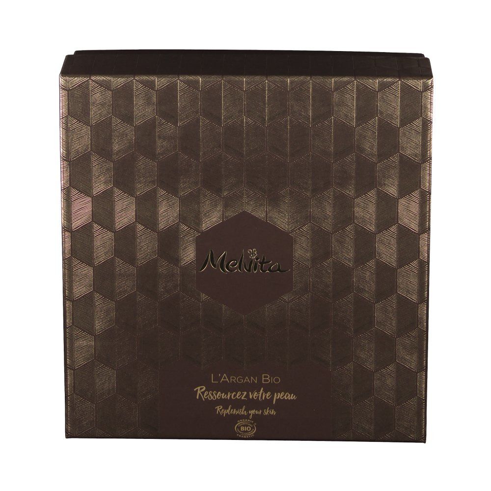 Coffret cadeau marron avec motif géométrique. Logo Melvita et texte : L'Argan Bio, Ressourcez votre peau.