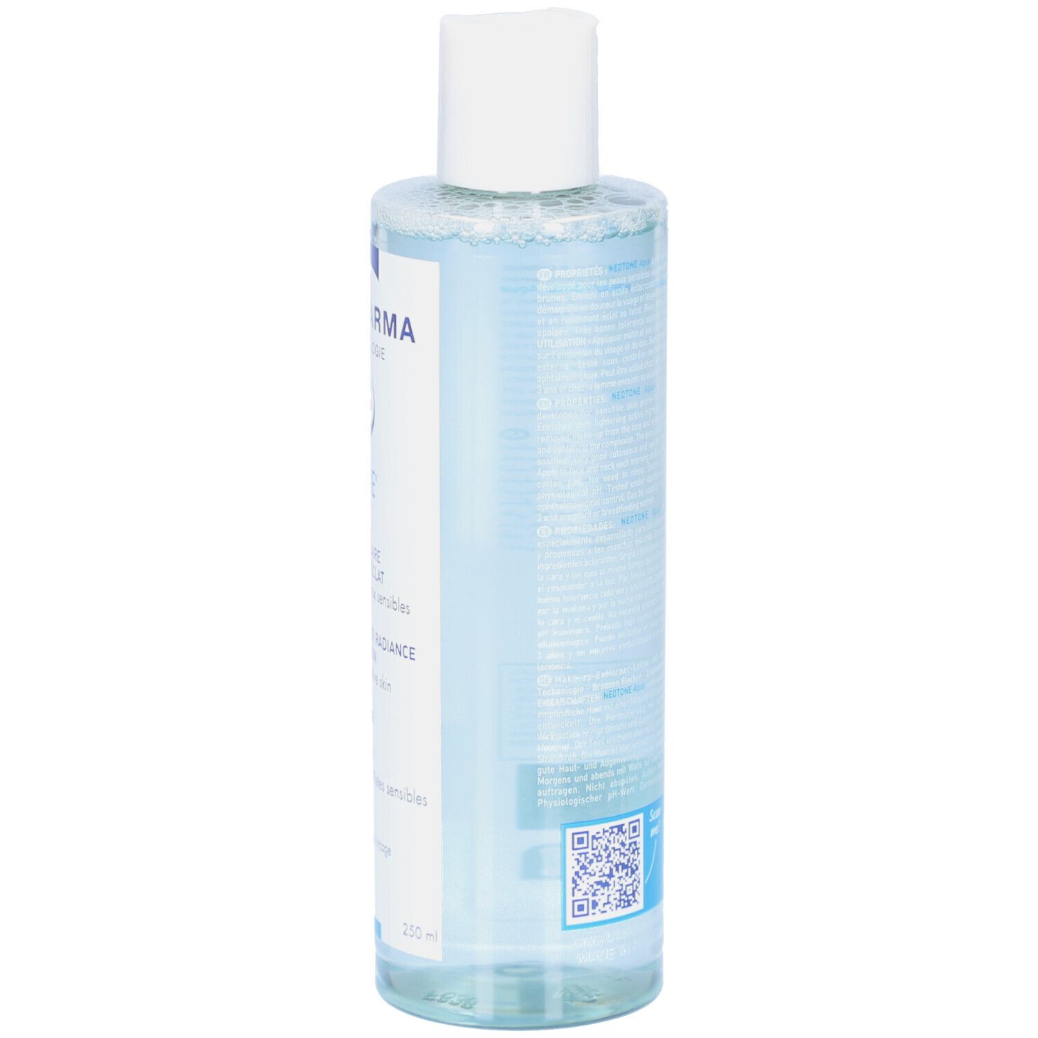 Rückseite einer transparenten Flasche mit Hautpflegelösung. Text und Barcode sind sichtbar. Weißer Deckel.