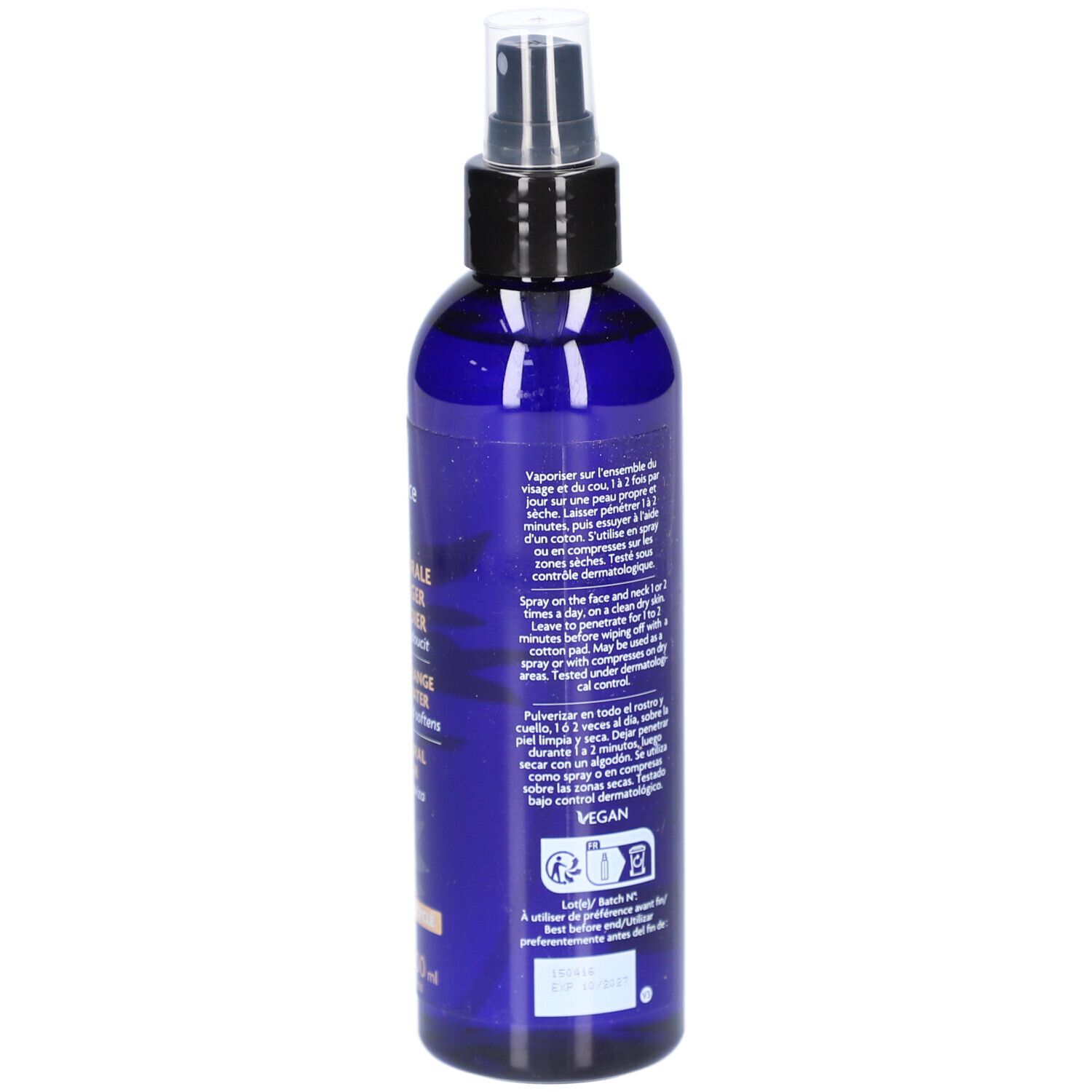 Bouteille bleue avec texte. Inscription: Vaporiser sur le visage et le cou. Vegan. Numéro de lot et date de péremption.