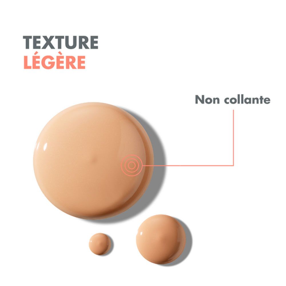 Tropfen von Avene Hydrance BB Light getönter Creme, Textur ist leicht und nicht klebrig.