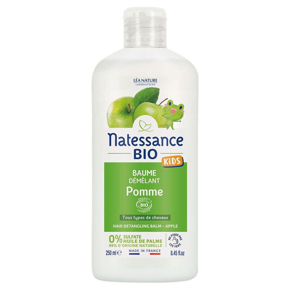 Weiße Flasche mit grünem Etikett. Aufschrift: Natessance BIO Kids, Baume Démêlant Pomme, 0% Sulfate, 250ml.