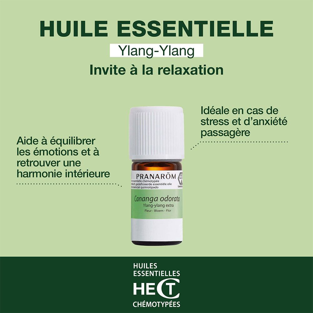Flacon d'huile essentielle. Inscription : Pranarôm, Ylang-Ylang extra. Texte sur la relaxation et l'harmonie.