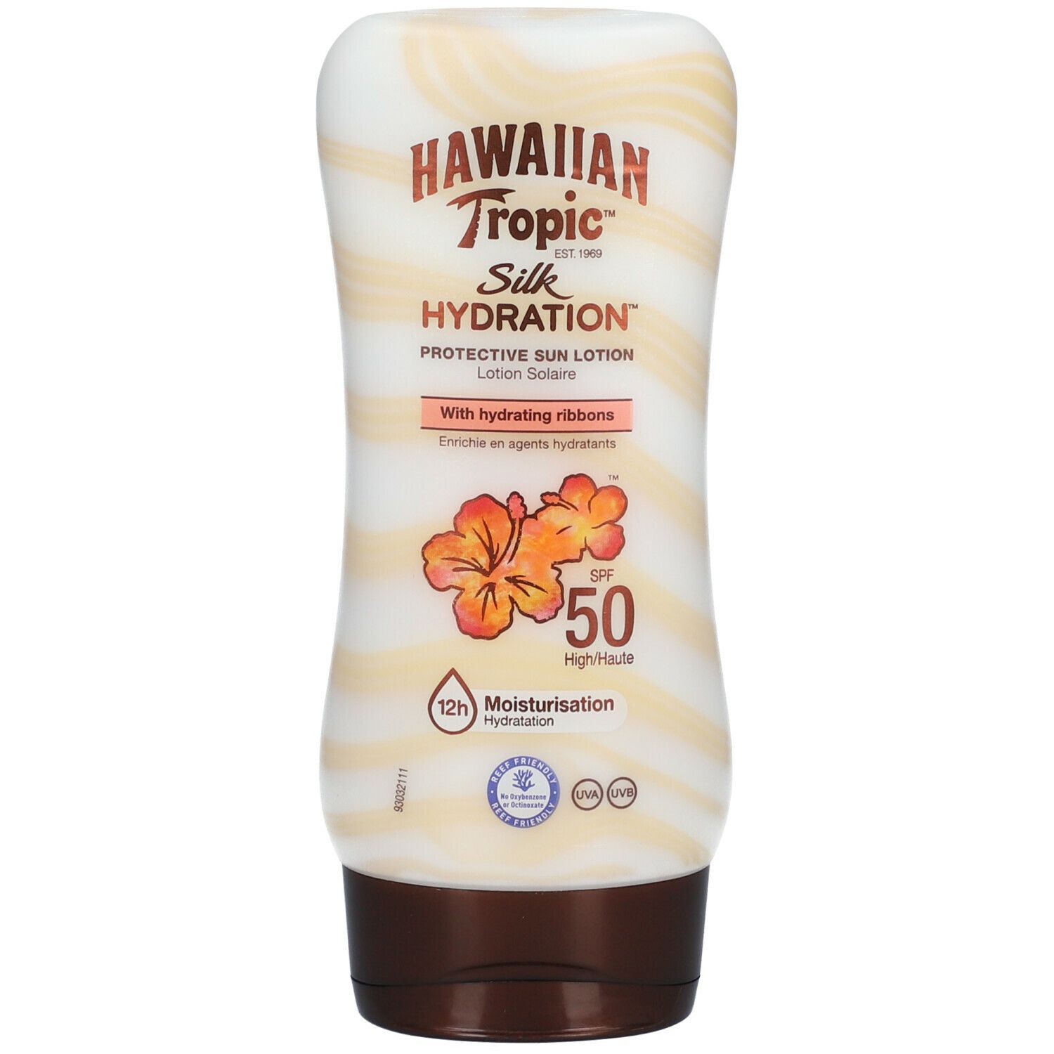 Tube de lotion solaire. Motif rayé blanc et beige. Bouchon marron. Texte: Hawaiian Tropic Silk HYDRATION SPF50. Illustration florale.