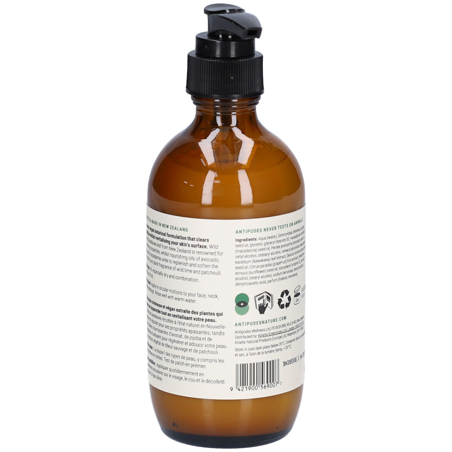 Braune Glasflasche, Rückansicht. Etikett mit Produktinformationen, Inhaltsstoffen und Recycling-Symbolen. Schwarzer Pumpkopf.