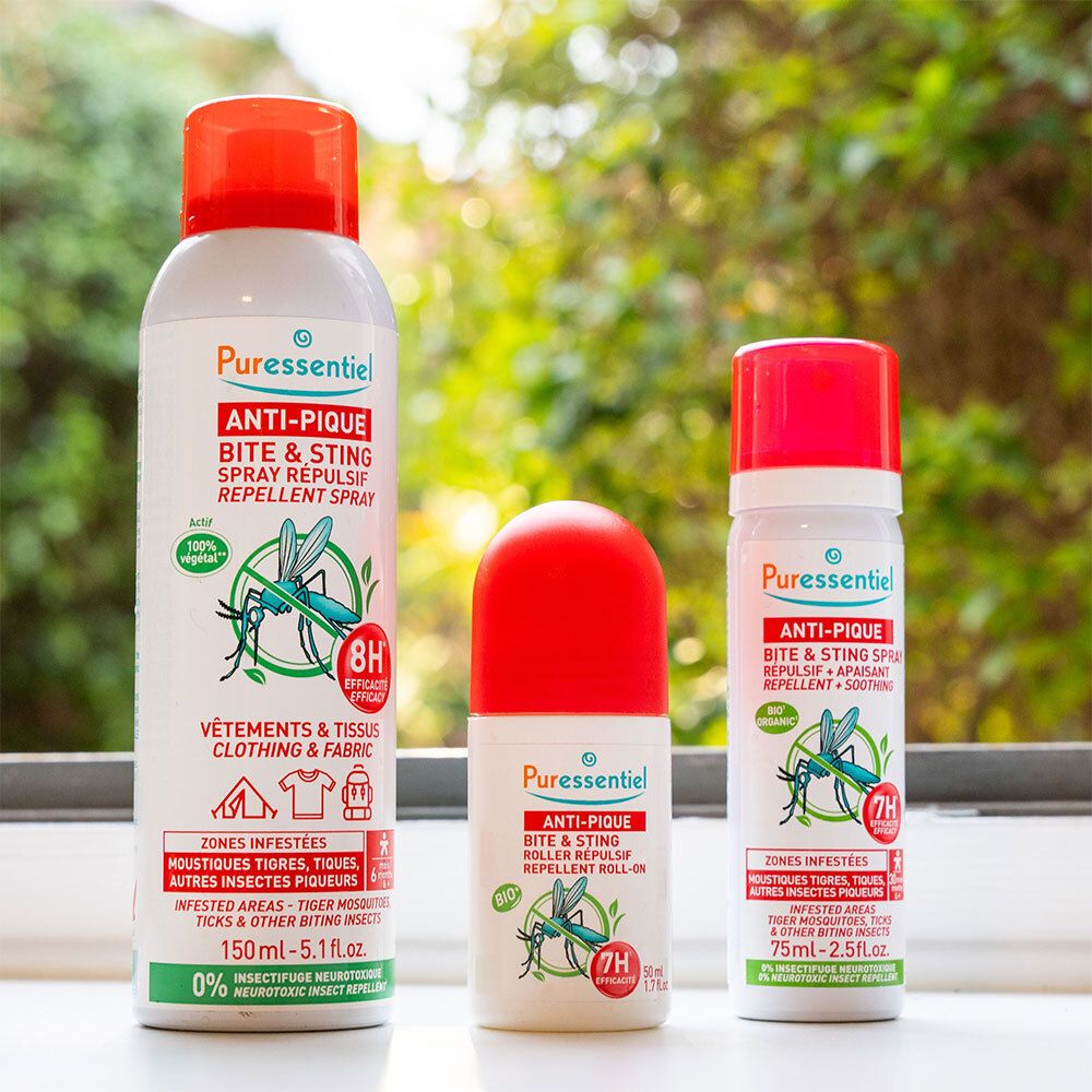 Trois produits Anti-Pique Puressentiel. Spray, roll-on et spray vêtements. Bouchons rouges.