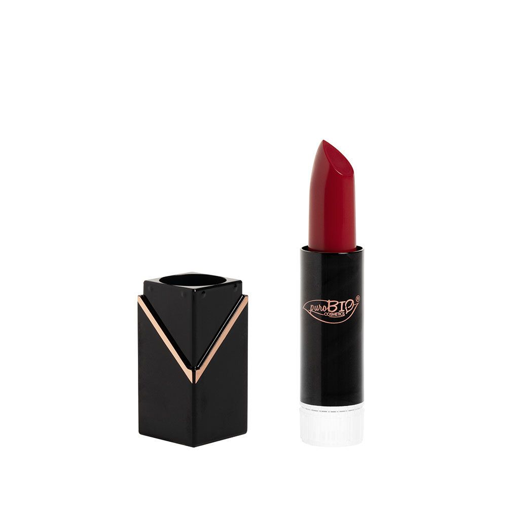 Roter Lippenstift und schwarzes Gehäuse. Goldfarbene Akzente. Marke PUROBIO.