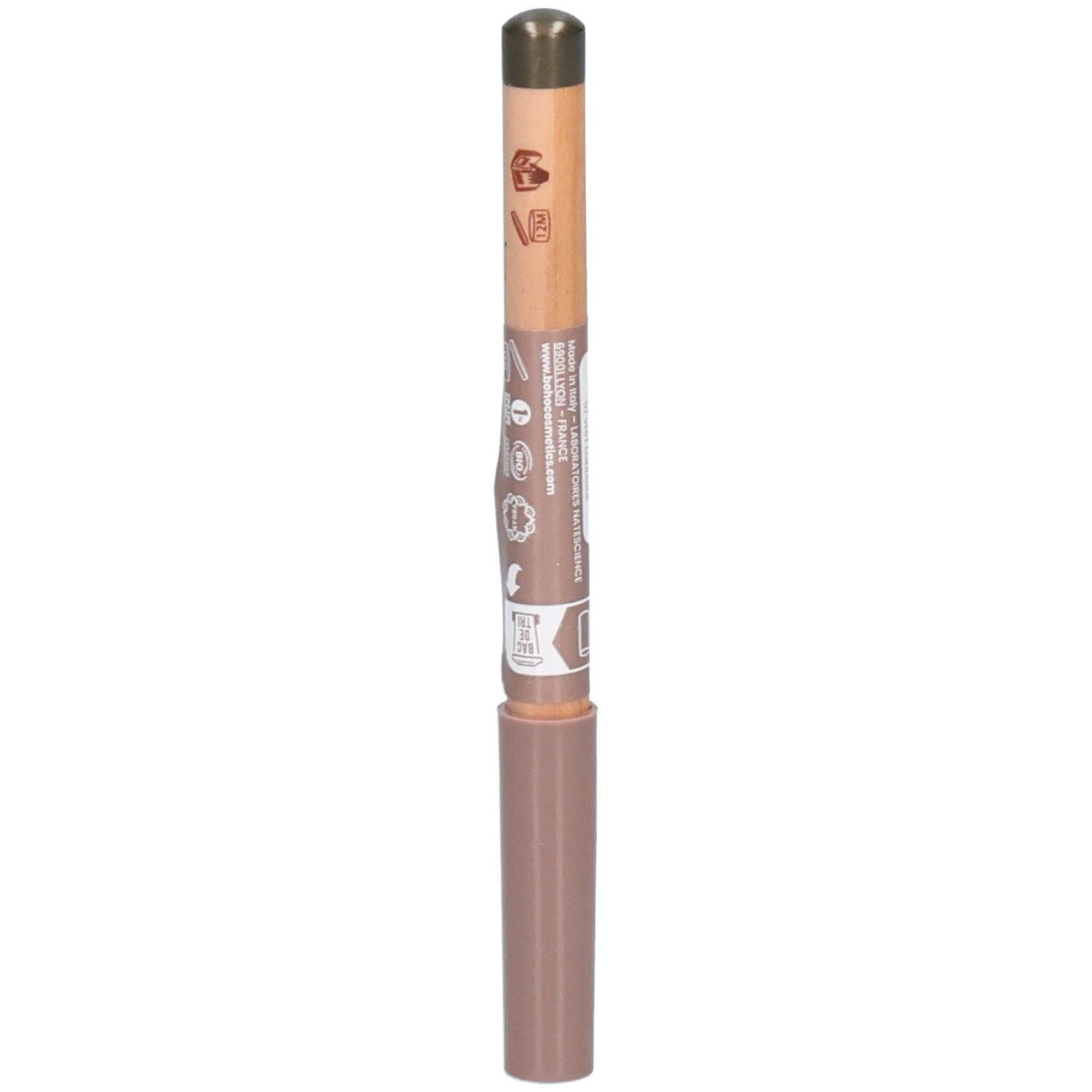 Stift mit brauner Mine und Holzschaft. Der Schaft ist mit Informationen bedruckt. Der Stift hat eine braune Kappe.