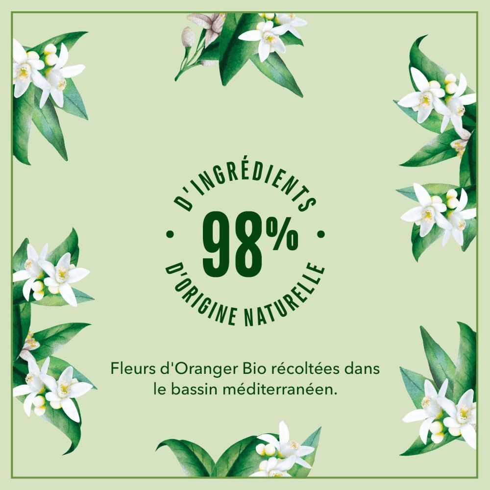 Quadratisches Bild mit grünem Hintergrund und weißen Blüten. Text: 98% d'ingrédients d'origine naturelle. Fleurs d'Oranger Bio récoltées dans le bassin méditerranéen.