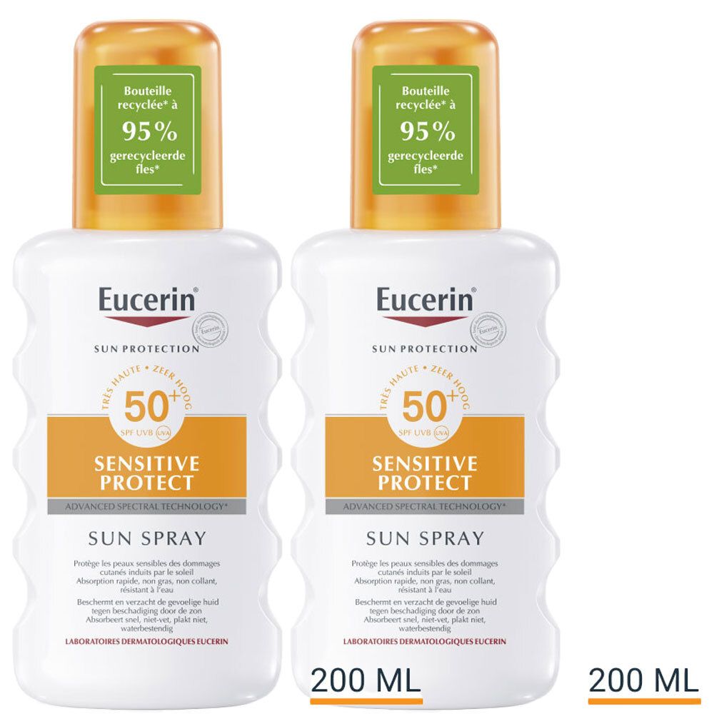 Zwei weiße Sprühflaschen mit orangefarbenen Akzenten. Aufschrift: Eucerin, Sun Protection, Sensitive Protect, Sun Spray, SPF 50+. 200 ml. Flaschen recycelt.