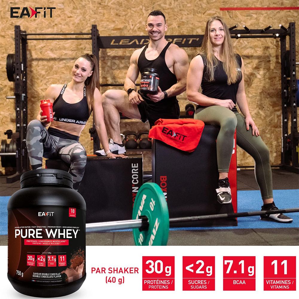 Drei Personen mit EA FIT Pure Whey. Eine Person hält einen Shaker. Auf der Dose: 30g Protein, <2g Zucker, 7.1g BCAA, 11 Vitamine.