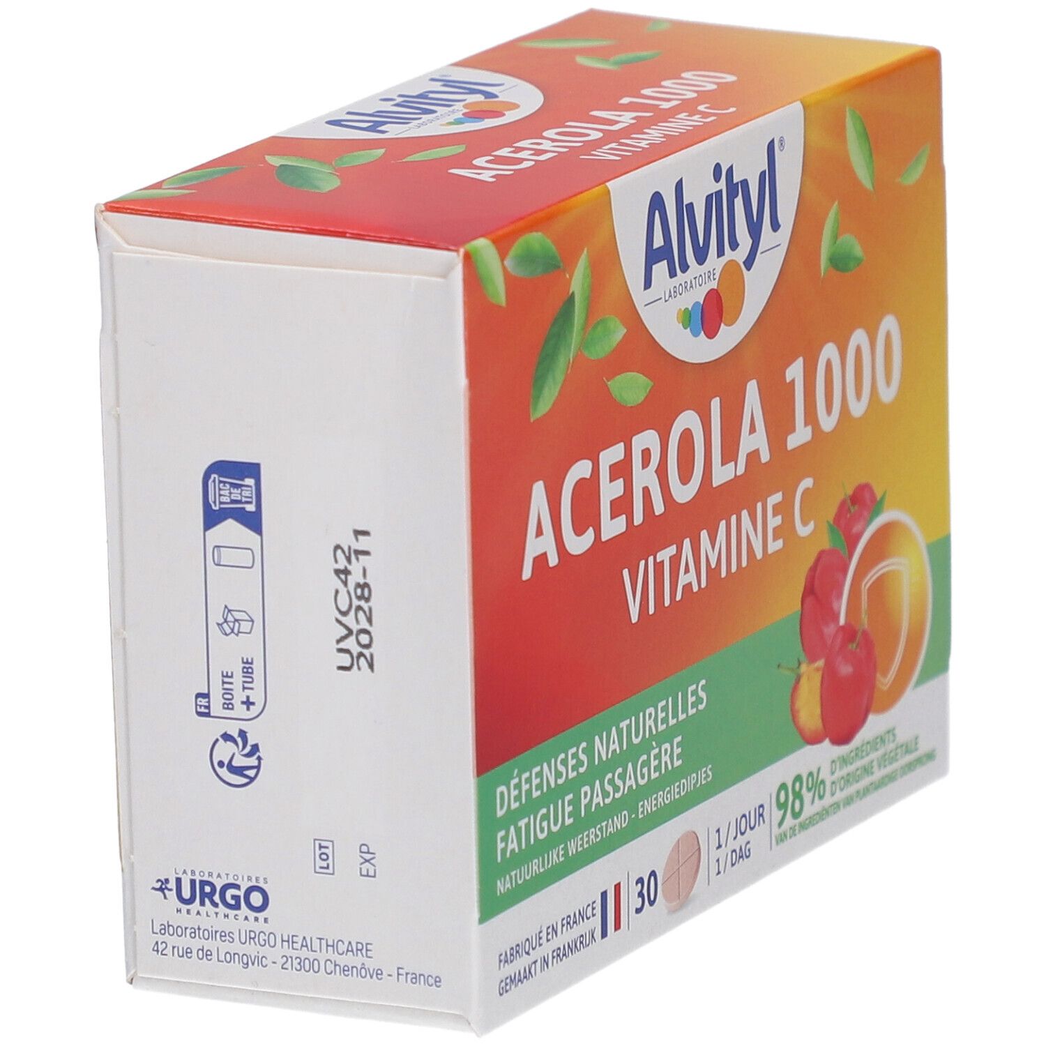 Schrägansicht der Alvityl Acerola 1000 Vitamin C Verpackung. Orange-roter Karton mit Produktnamen und Logo.