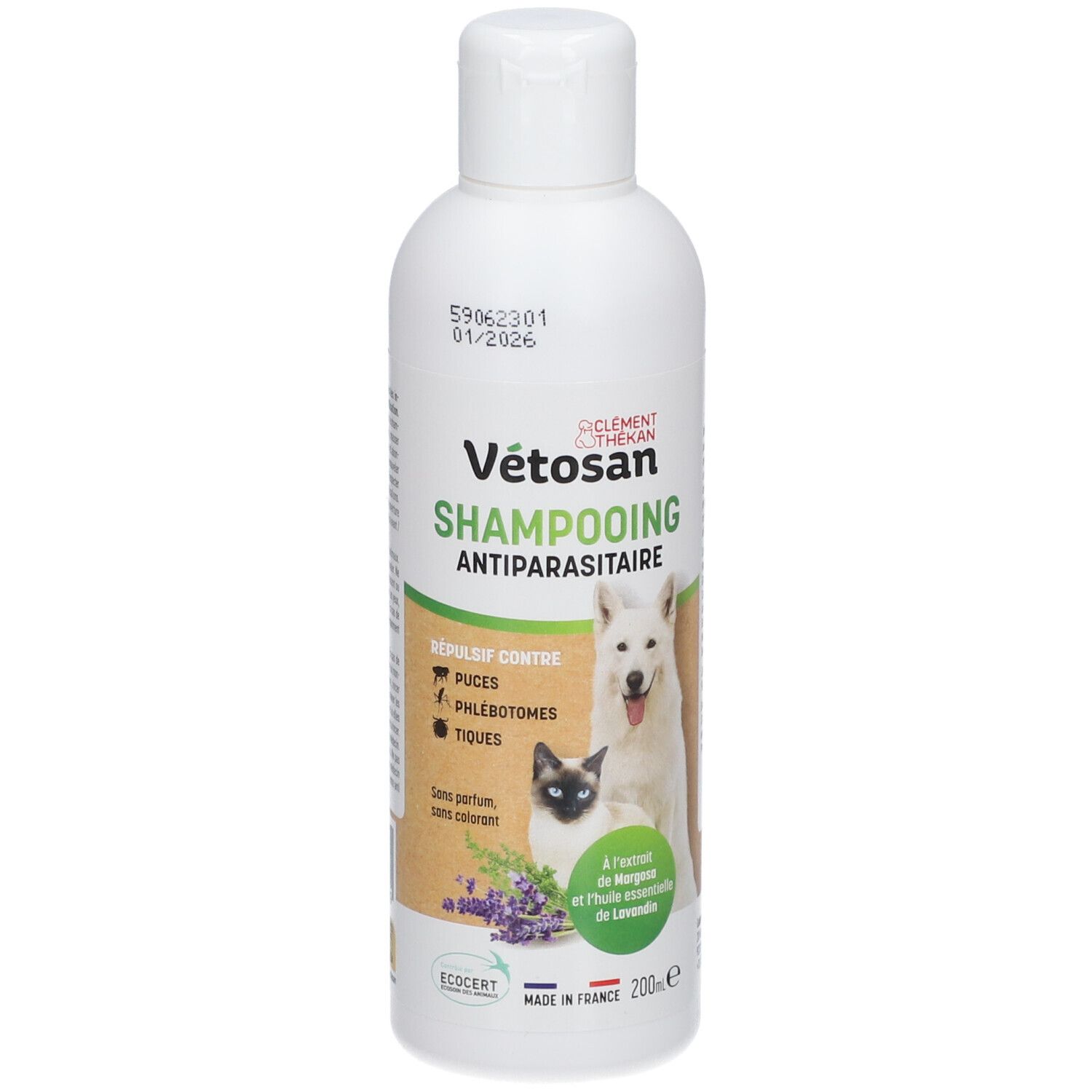 Flacon blanc avec étiquette verte. Texte: Vétosan Shampooing Antiparasitaire. Illustration chien et chat.