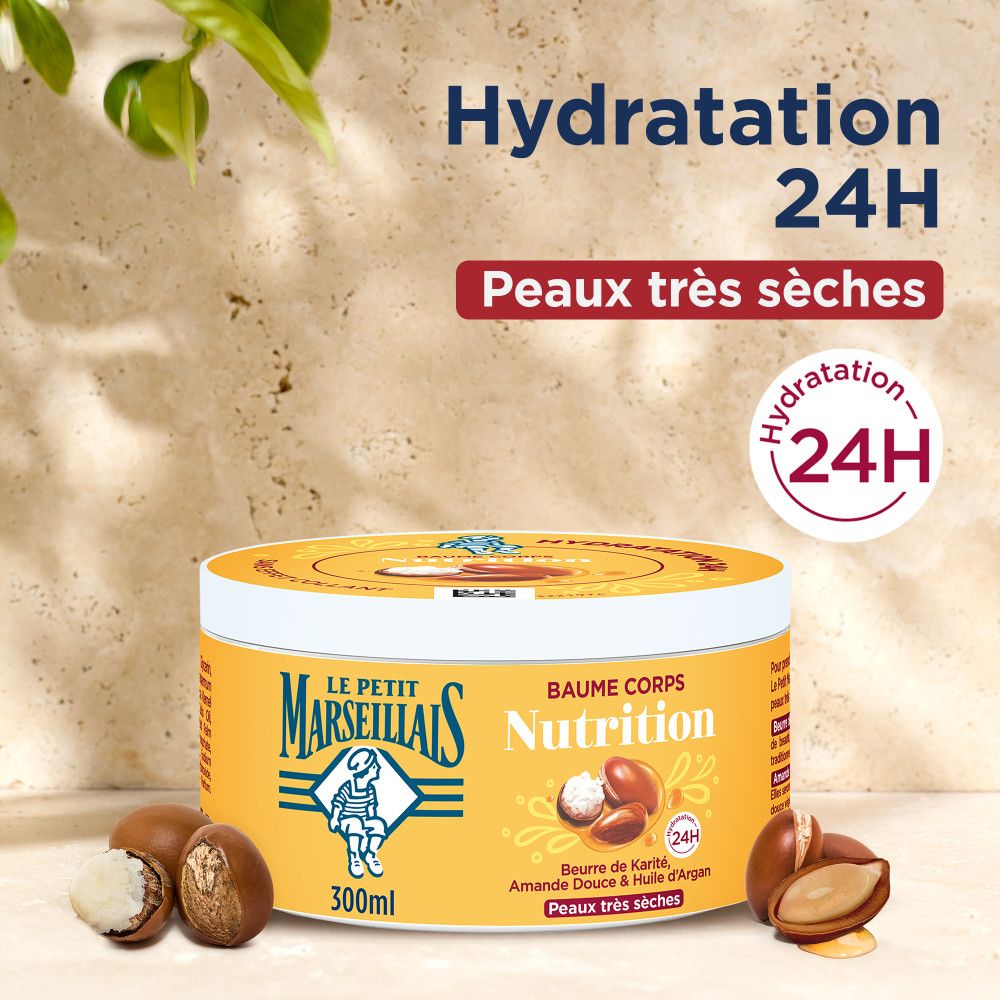 Gelbe Dose mit weißem Deckel. Aufschrift: Le Petit Marseillais, Baume Corps Nutrition. Karitébutter, Mandelöl & Arganöl. 24H Hydratation.