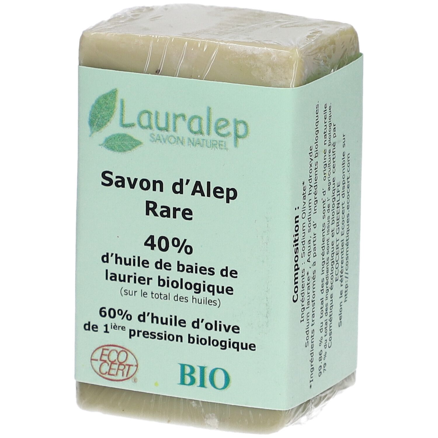 Savon emballé. Étiquette avec nom, ingrédients et certification bio. Couleur verdâtre.