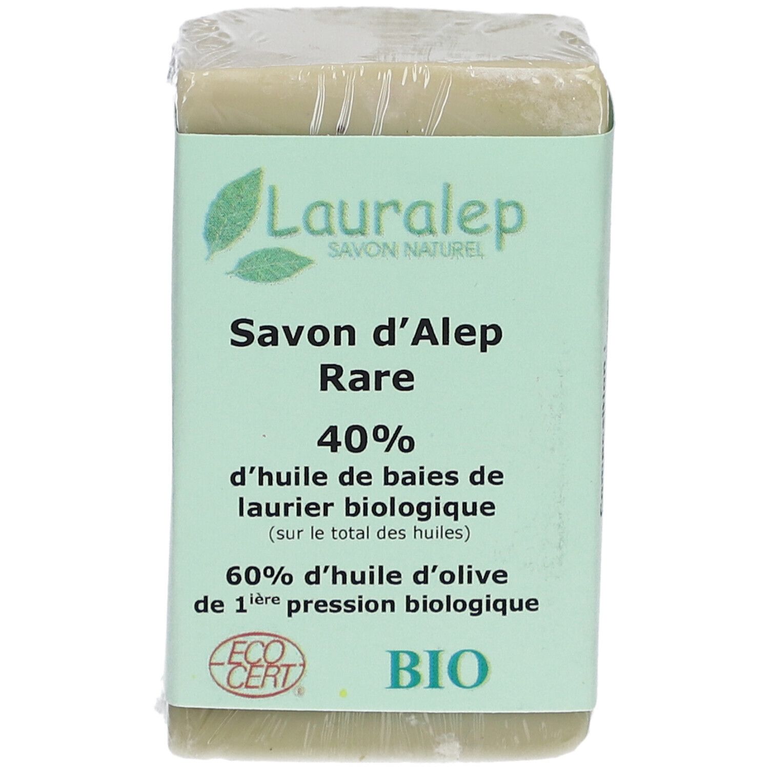 Savon emballé avec étiquette. Nom, ingrédients et certification bio. Couleur verdâtre.
