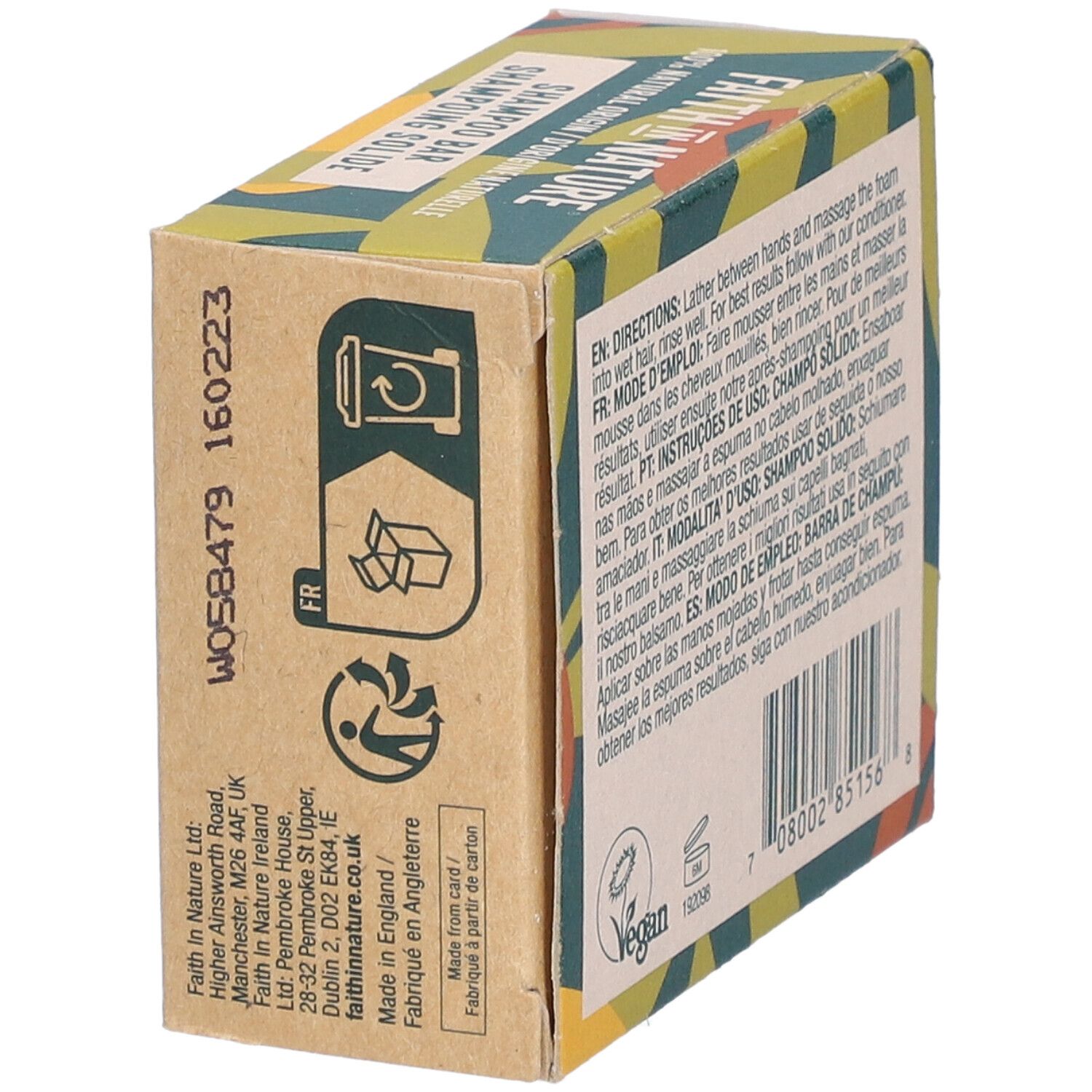 Vue latérale de la boîte en carton. Informations sur le fabricant et le recyclage. Inscription : Shampooing solide, Vegan.