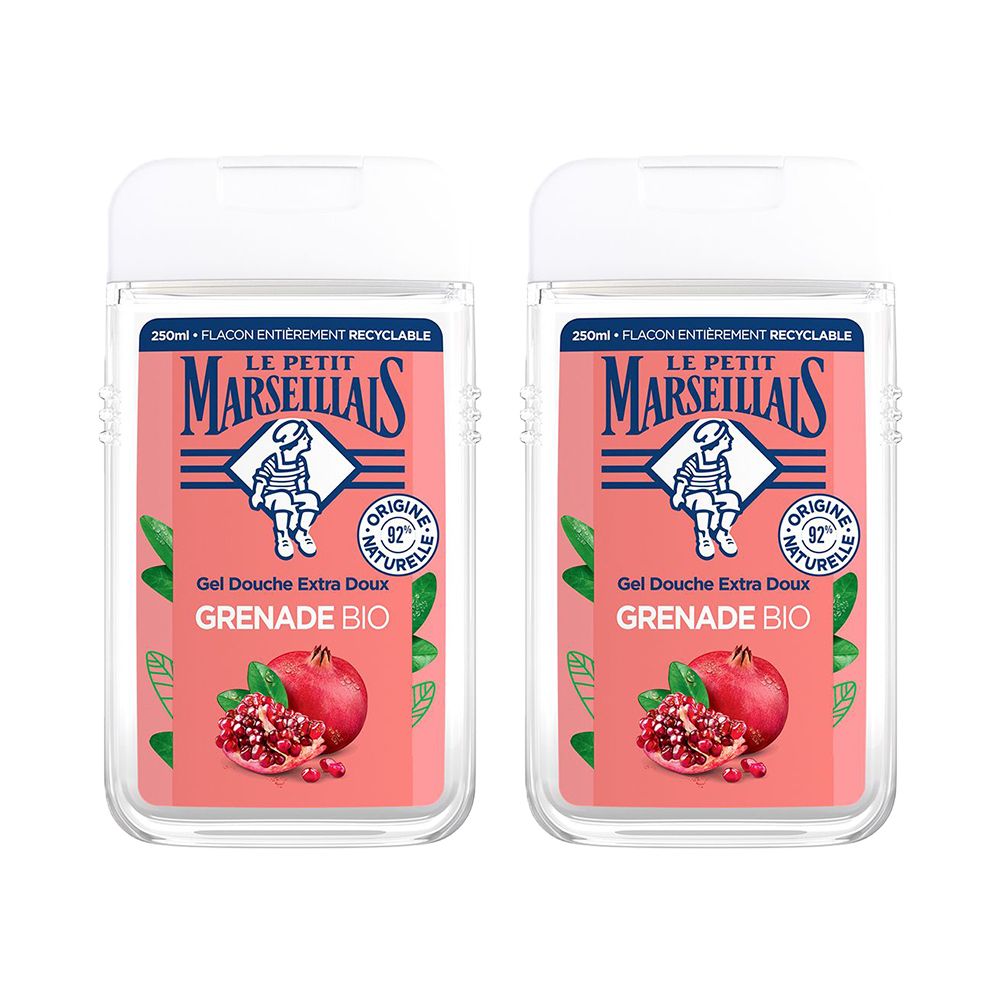 Deux flacons de gel douche. Inscription: Le Petit Marseillais, Gel Douche Extra Doux Grenade Bio. Illustration d'une grenade.