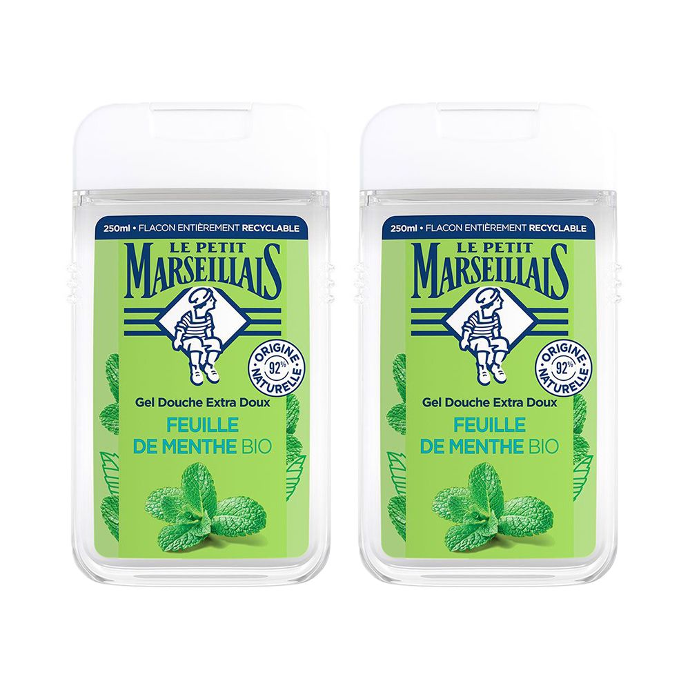 Deux flacons de gel douche. Inscription : Le Petit Marseillais, Gel Douche Extra Doux, Menthe Bio. Étiquette verte avec feuille de menthe.