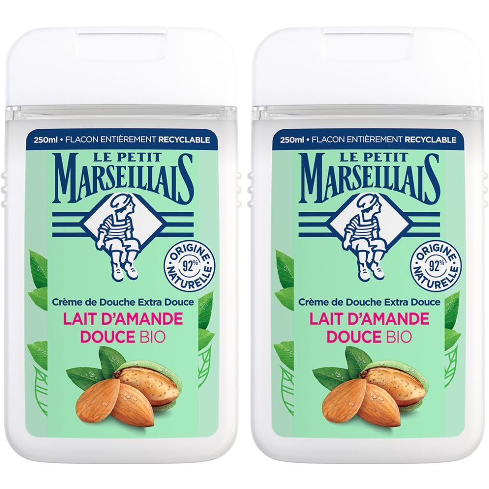 Deux flacons de crème de douche. Inscription: Le Petit Marseillais, Lait d'Amande Douce BIO. 250ml, flacon recyclable. Amandes et feuilles illustrées.