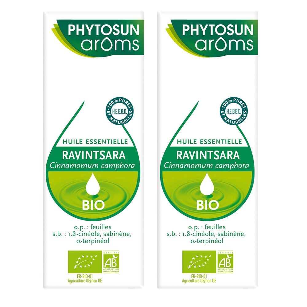 Zwei Flaschen ätherisches Öl. Aufschrift: PHYTOSUN arôms, RAVINTSARA, BIO. Mit Zertifizierungen.