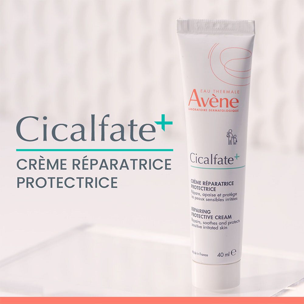 Eine Tube Creme. Aufschrift: Eau Thermale Avène, Cicalfate+, Crème réparatrice protectrice, Repairing Protective Cream, 40 ml.