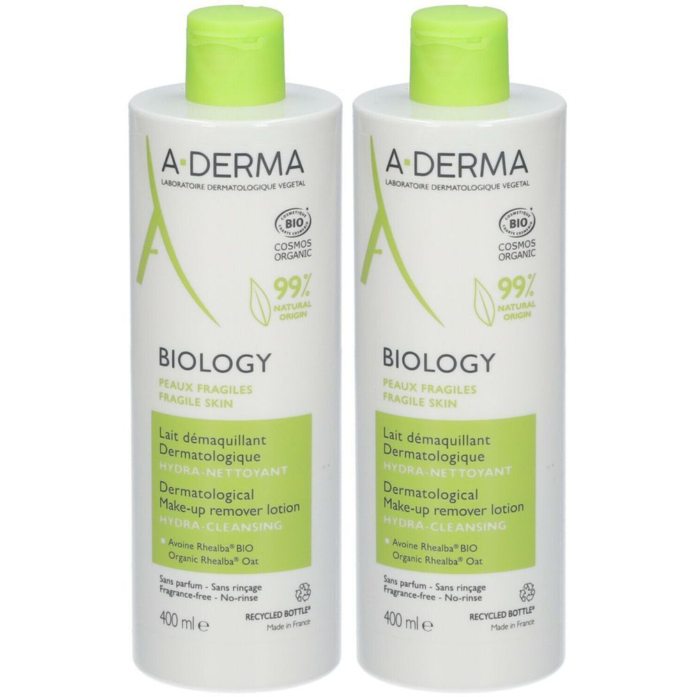 Deux flacons blancs A-DERMA BIOLOGY. Bouchons verts, étiquettes avec texte et logos. Inscription : Lait démaquillant dermatologique.