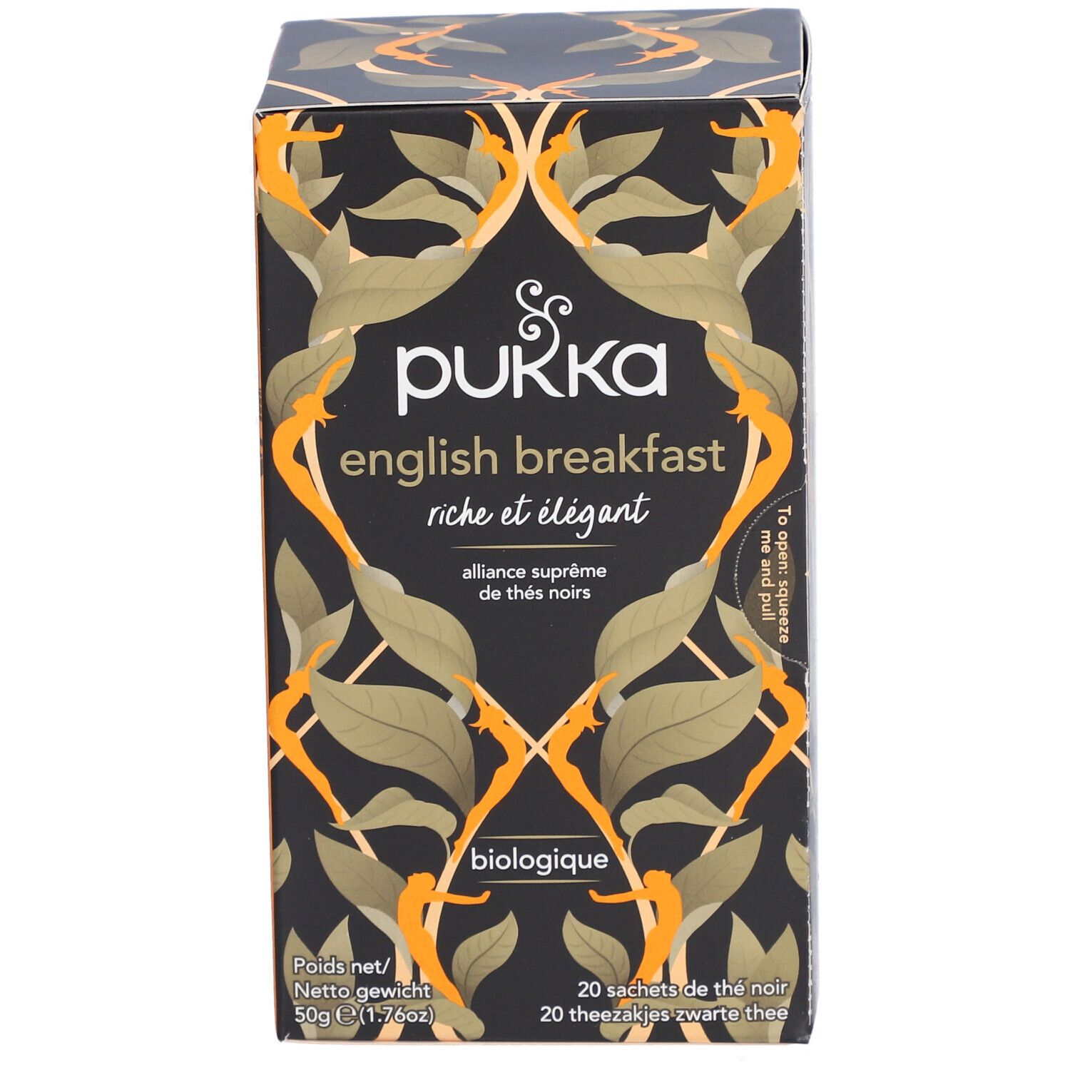 Schwarze Teebox mit goldfarbenem Blattmuster. Aufschrift: Pukka English Breakfast, biologisch. 20 Teebeutel.