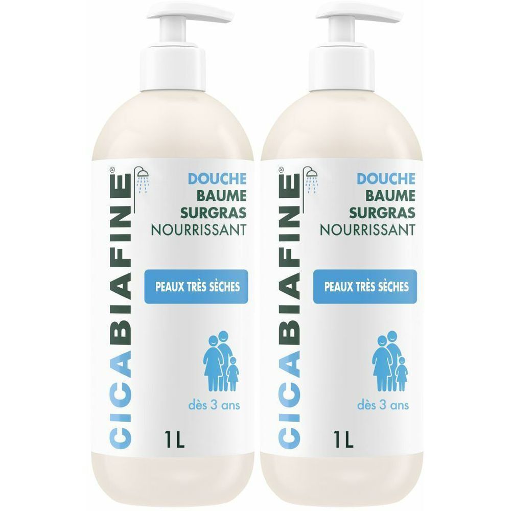 Zwei Flaschen mit Pumpe. Aufschrift: DOUCHE BAUME SURGRAS NOURRISSANT, PEAUX TRES SECHES, CICABIAFINE, 1L, dès 3 ans.