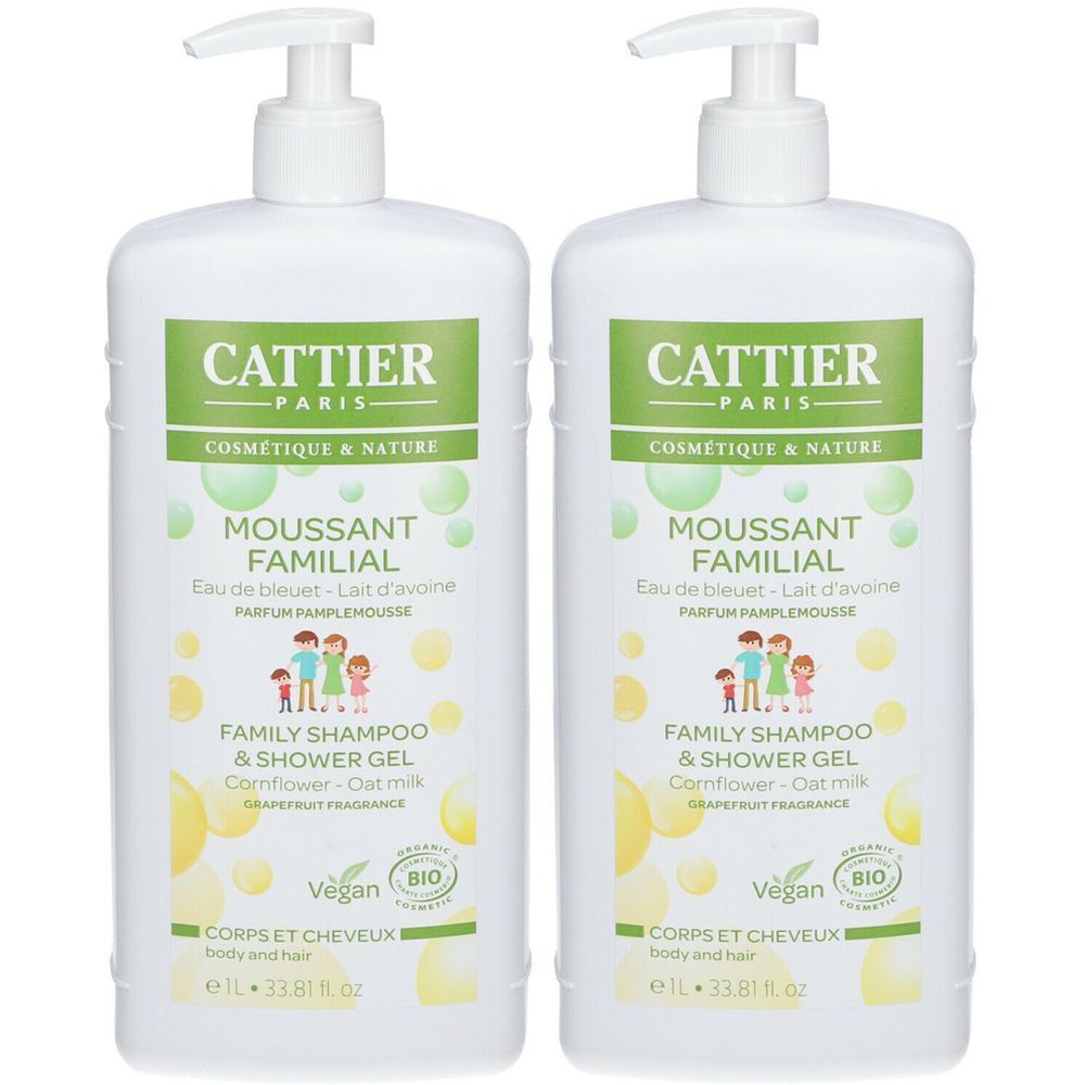 Deux flacons blancs avec pompe. Étiquettes vertes : Cattier, Moussant Familial, Family Shampoo & Shower Gel. Logos Vegan et Bio.