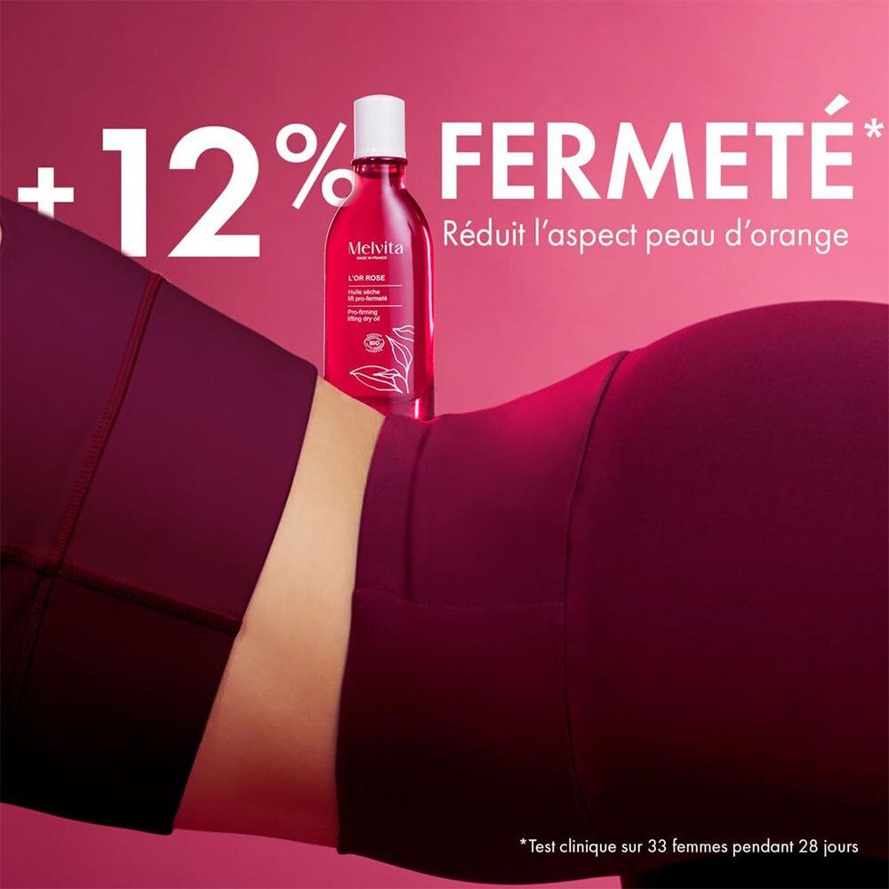 Melvita L'Or Rose Flasche auf Oberschenkel. Text: +12% Fermeté, Reduit l'aspect peau d'orange. Klinische Studie mit 33 Frauen über 28 Tage.